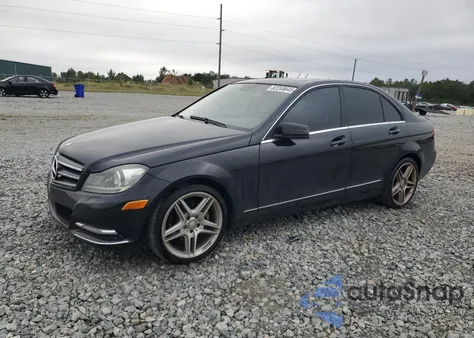 2013 Mercedes-Benz C 250 from USA, damaged, VIN WDDGF4HB0DR262747